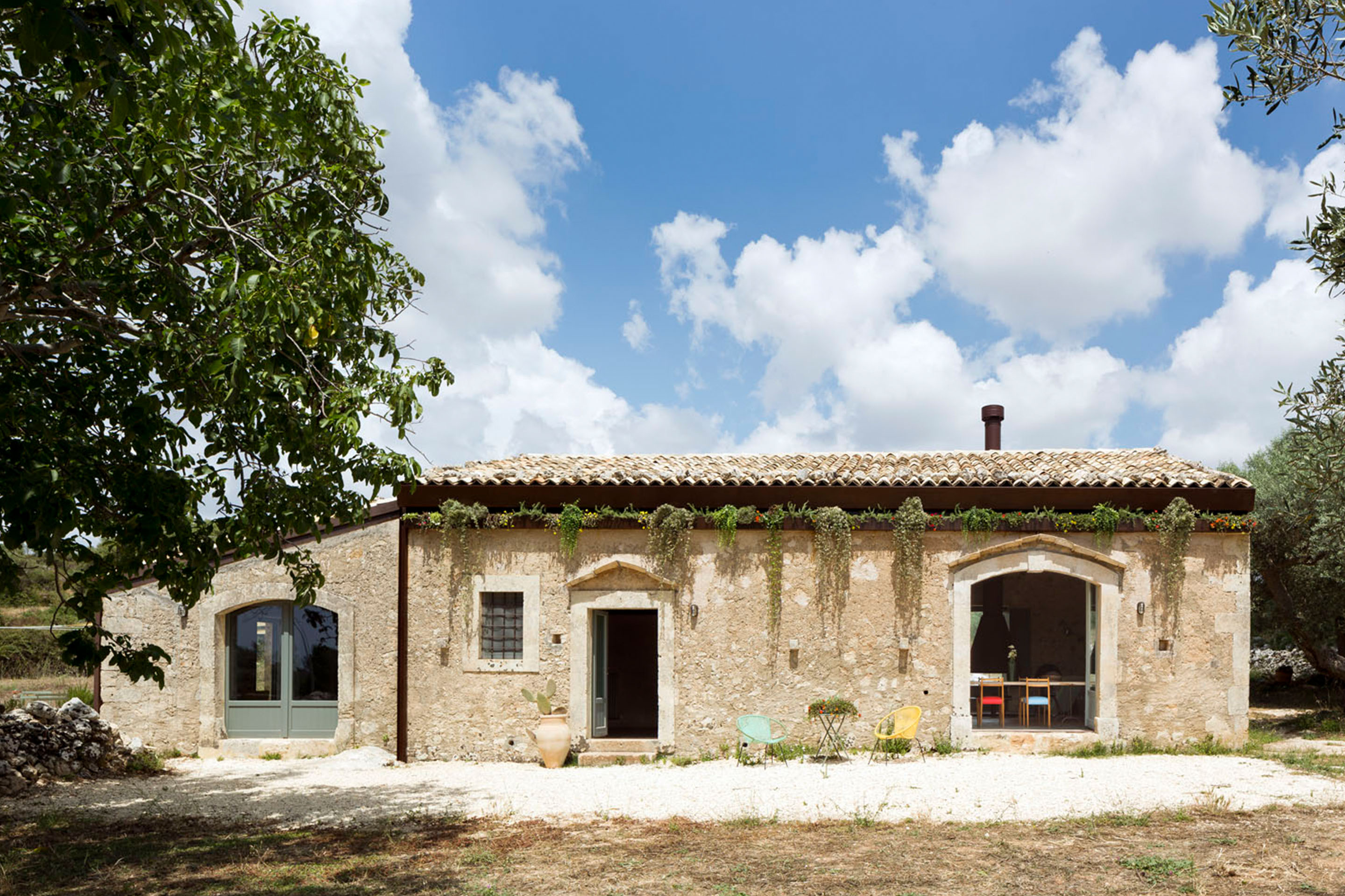 https://studiogum.it/media/pages/casa-farfaglia/02d0649d3b-1688574631/studio-gum_casa-farfaglia_13.jpg