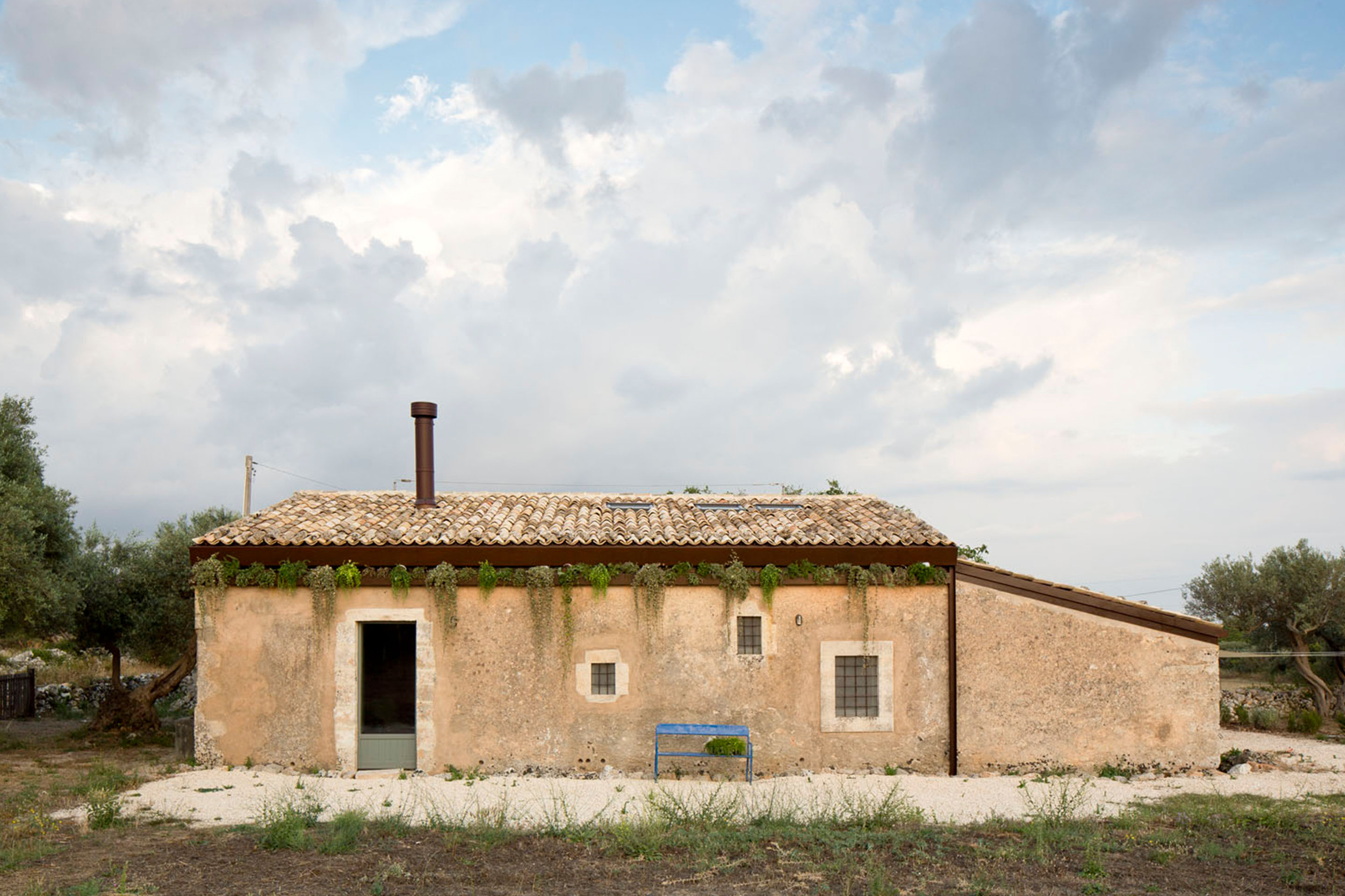 https://studiogum.it/media/pages/casa-farfaglia/a09011bff0-1688574629/studio-gum_casa-farfaglia_15.jpg